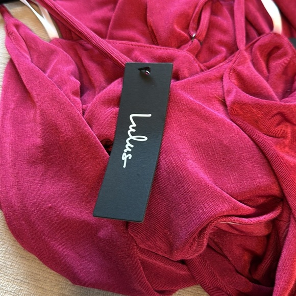 Elegant Red Sleeveless Dress - Picture 7 of 13